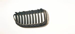 BMW 6 E63 E64 Grille calandre supérieure de pare-chocs avant 51137008915