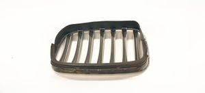 BMW X5 E70 Maskownica / Grill / Atrapa górna chłodnicy 51137171396