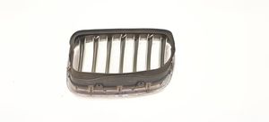 BMW X5 E70 Maskownica / Grill / Atrapa górna chłodnicy 51137171396