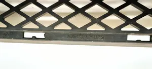 BMW 3 E90 E91 Grille inférieure de pare-chocs avant 51117154556