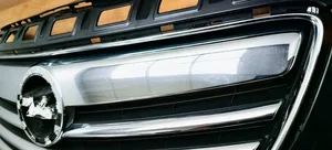 Opel Insignia A Grille calandre supérieure de pare-chocs avant 13238420