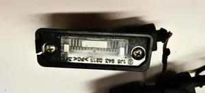 Volkswagen PASSAT B6 Lampa oświetlenia tylnej tablicy rejestracyjnej 1J6943021B