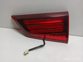 Mitsubishi Outlander Klosze lamp tylnej klapy bagażnika 