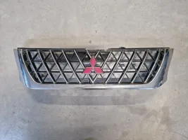 Mitsubishi L200 Grille calandre supérieure de pare-chocs avant 