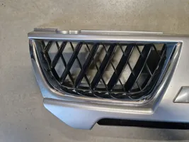 Mitsubishi Pajero Sport I Grille calandre supérieure de pare-chocs avant 