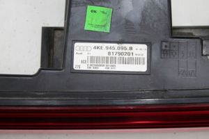 Audi e-tron Listwa światła tylnego/osłona tablicy rejestracyjnej 