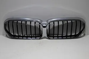 BMW 5 G30 G31 Grille calandre supérieure de pare-chocs avant 18517811