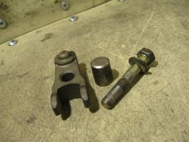 Volkswagen Golf III Support de pince d'injecteur de carburant 