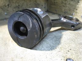 Renault Clio II Piston with connecting rod H04