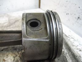 Renault Safrane Piston with connecting rod 7190