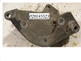 Volkswagen PASSAT B3 Supporto di montaggio della pompa del servosterzo 028145523D