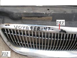 Chrysler Voyager Etupuskurin ylempi jäähdytinsäleikkö 