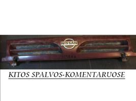 Nissan Primera Maskownica / Grill / Atrapa górna chłodnicy 