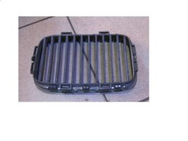 BMW 3 E46 Grille calandre supérieure de pare-chocs avant 51138122238