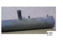 Volkswagen Jetta III Tuyau de liquide de refroidissement moteur 021121085E