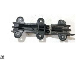 Audi 100 200 5000 C3 Support de pare-chocs arrière 893807253