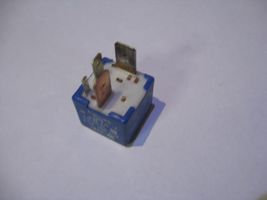 Volkswagen Jetta II Fuel pump relay 857951253