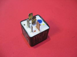 Audi A6 S6 C4 4A Coolant fan relay 443951253AA