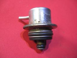 Audi 80 90 S2 B4 Regolatore di pressione del carburante 0280160507