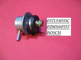 Volkswagen Golf III Regolatore di pressione del carburante 037133035C