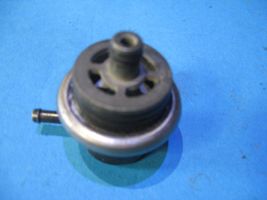 Opel Vectra B Regolatore di pressione del carburante 90411542