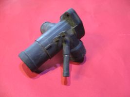 Volkswagen PASSAT B4 Engine coolant pipe/hose 068121133AE