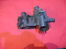 Volkswagen Polo III 6N 6N2 6NF Termostaatin kotelo 032121111