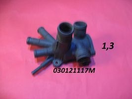 Volkswagen Polo II 86C 2F Termostat / Obudowa termostatu 030121117M