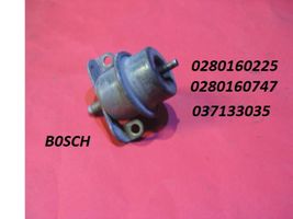 Volkswagen PASSAT B3 Fuel pressure regulator 0280160225