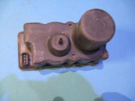 Audi 80 90 B2 Keskuslukituksen alipainepumppu 443862257C