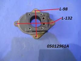 Volkswagen Santana Support carburateur / injection monopoint 05012961A