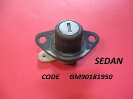 Opel Kadett E Serratura esterna portellone GM90181950