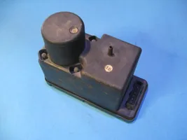 Audi 80 90 B3 Keskuslukituksen alipainepumppu 443862257D