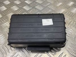 Volvo V40 Panelės stalčiuko/lentinėlės paklotėlis 01302313