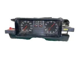 Audi 80 90 B2 Speedometer (instrument cluster) 81117434