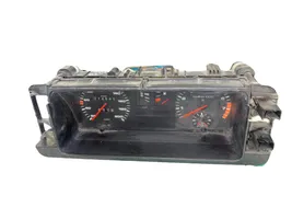 Audi 80 90 B2 Speedometer (instrument cluster) 81117331