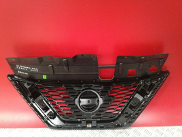 Nissan Qashqai Grille de calandre avant 