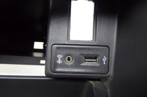Seat Leon (5F) Paneelin laatikon/hyllyn pehmuste 