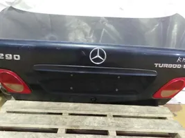 Mercedes-Benz E W210 Takaluukun/tavaratilan kansi 