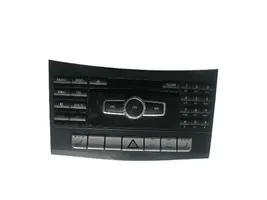 Mercedes-Benz E AMG W212 Radio / CD/DVD atskaņotājs / navigācija A2129001826