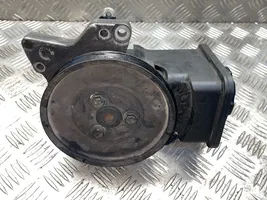 BMW 5 E39 Ohjaustehostimen pumpun kannake 2247599