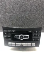 Mercedes-Benz E W212 Unité principale radio / CD / DVD / GPS A2129001826
