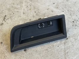 BMW 4 F32 F33 Gniazdo / Złącze USB 9207358