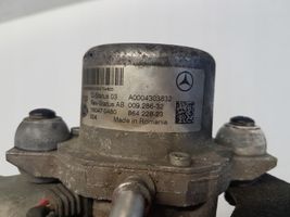 Mercedes-Benz C W205 Pompe à vide A0004303832