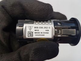 Porsche Macan USB socket connector 95B035252B