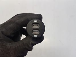 Porsche Macan Gniazdo / Złącze USB 95B035252B