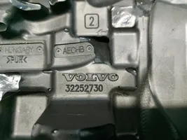 Volvo XC40 Engine cover (trim) 32252730