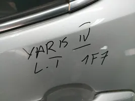 Toyota Yaris XP210 Aizmugurējās durvis 