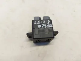 Tesla Model S Gniazdo / Złącze USB 1004815-01-b