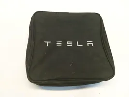 Tesla Model 3 Książka serwisowa 14790-75-00-c